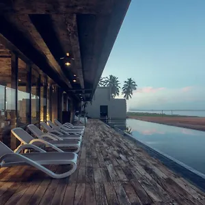 Pledge Scape 5* Negombo